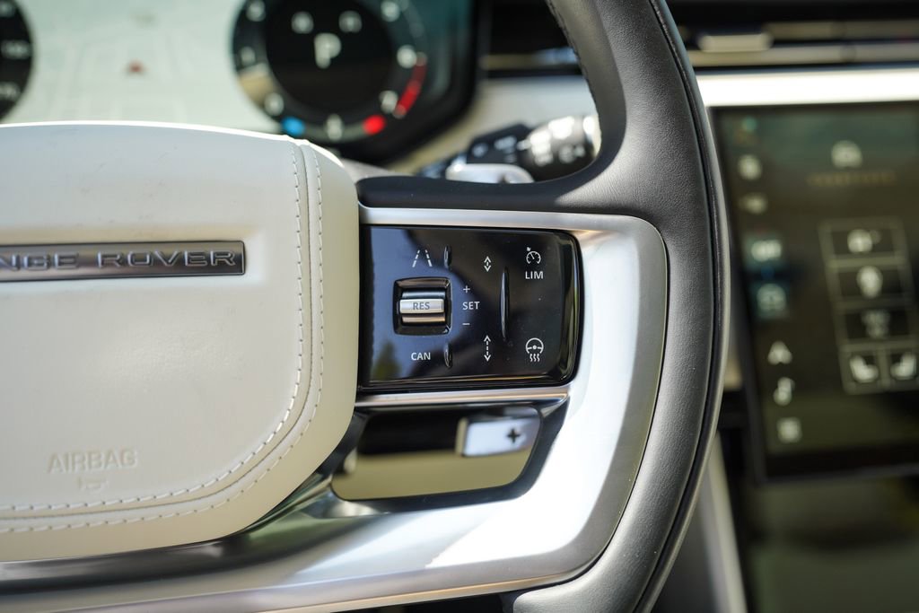 2025 Land Rover Range Rover SE