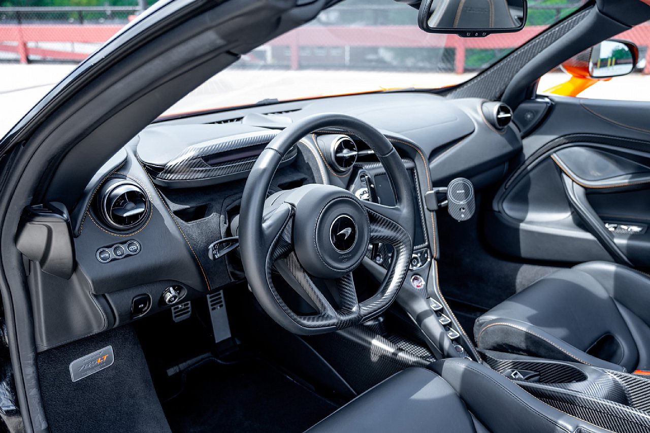 Used 2022 McLaren 765LT photo 25