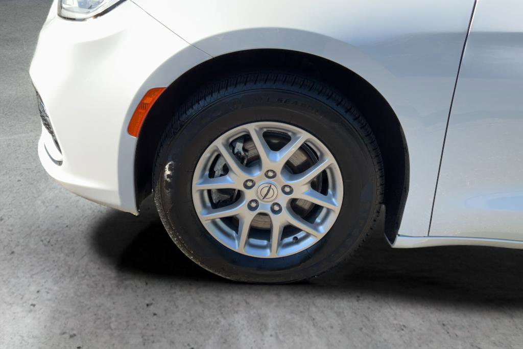 2023 Chrysler Pacifica Touring-L