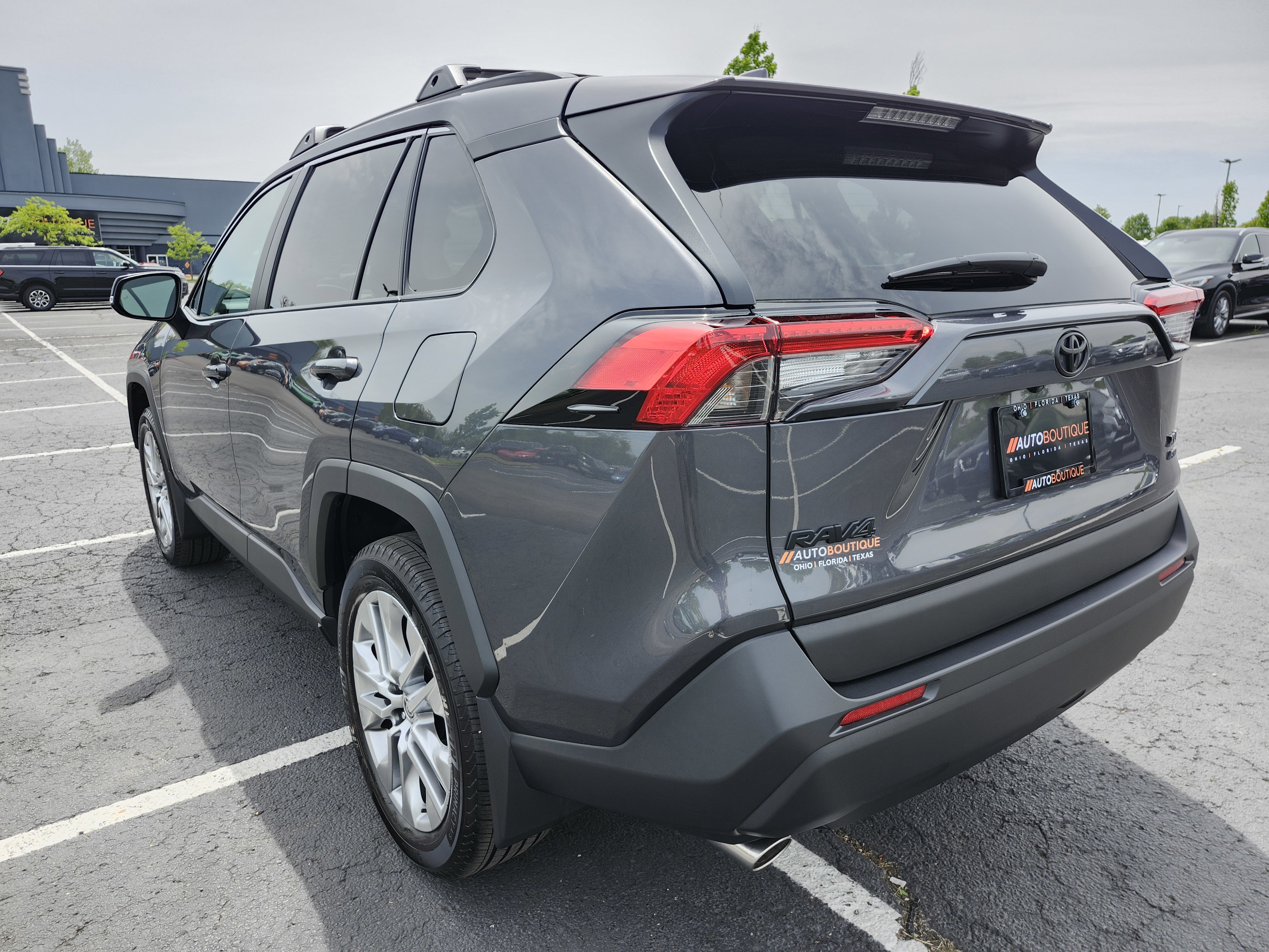 2025 Toyota Rav4 XLE Premium