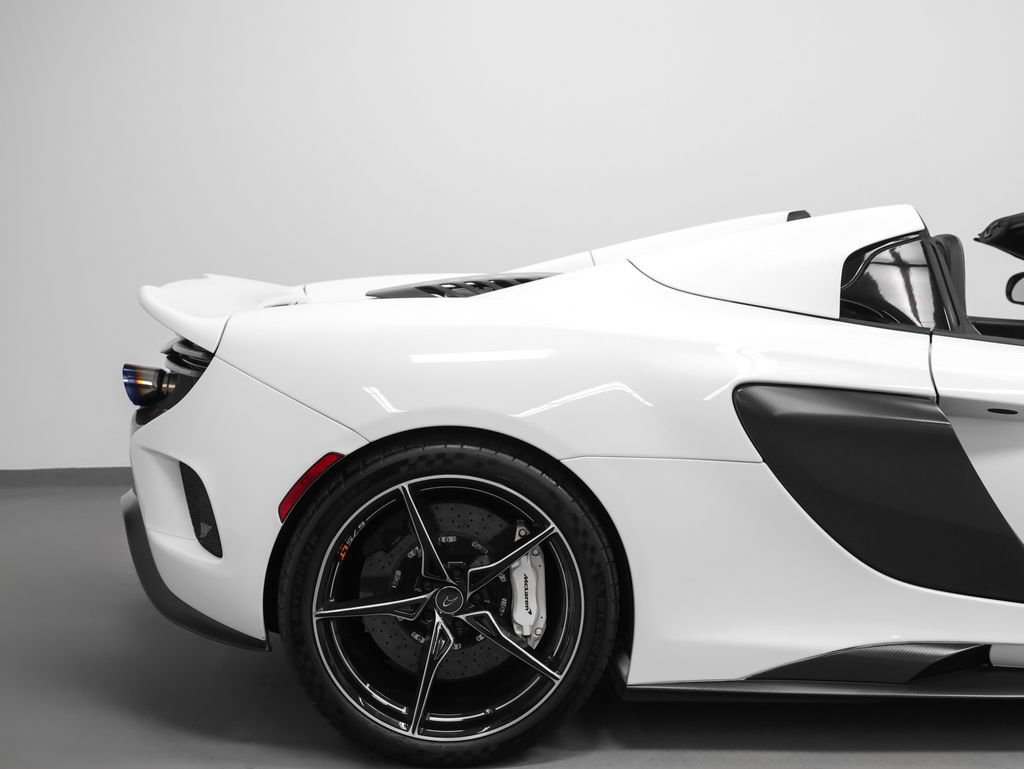 Used 2016 McLaren 675LT Spider photo 32