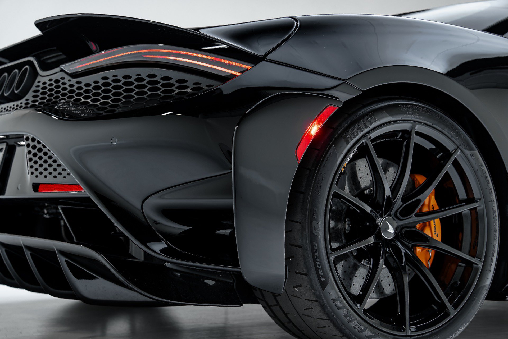 Used 2022 McLaren 765LT photo 47