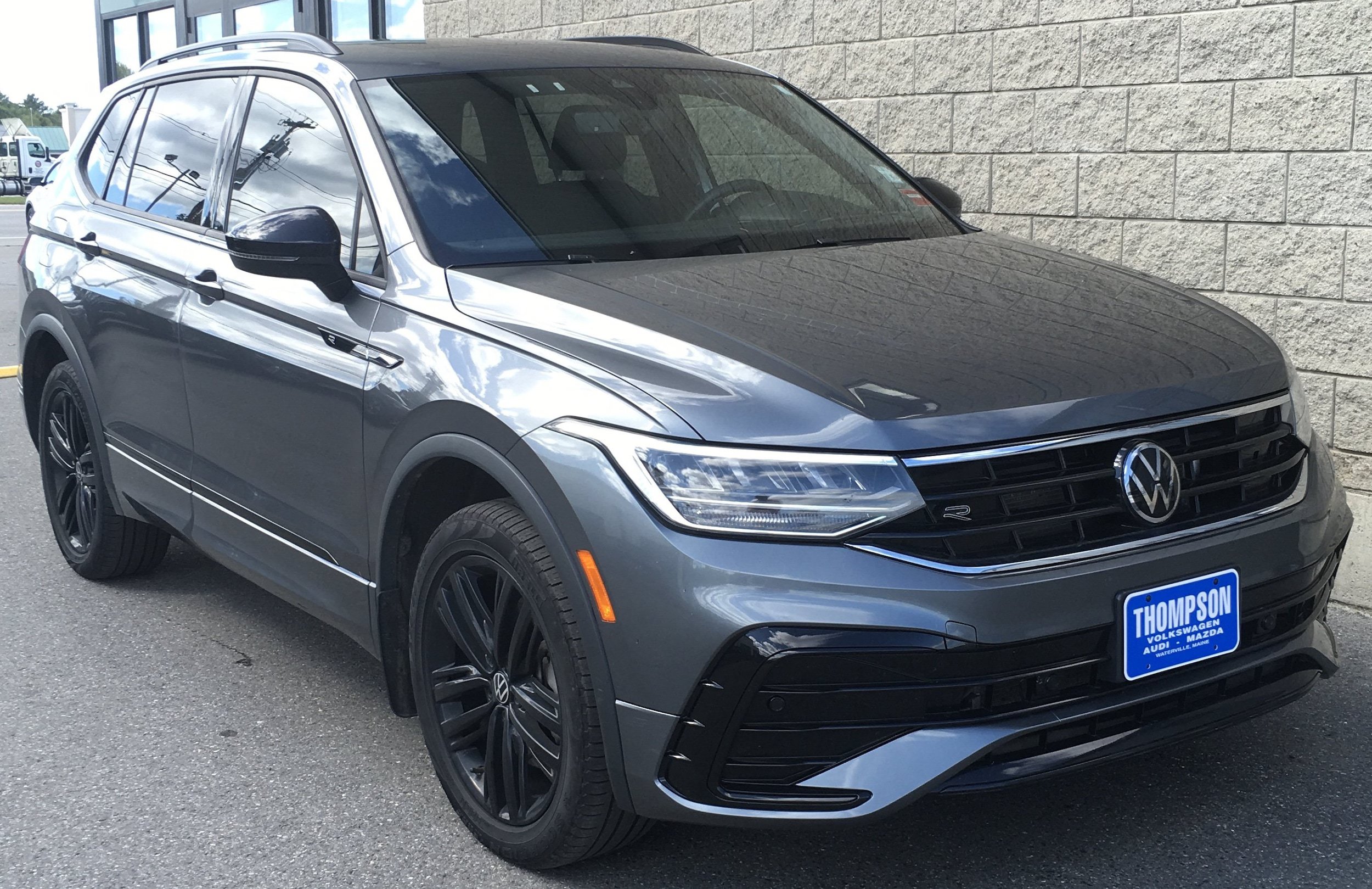 Used 2022 Volkswagen Tiguan SE R-Line