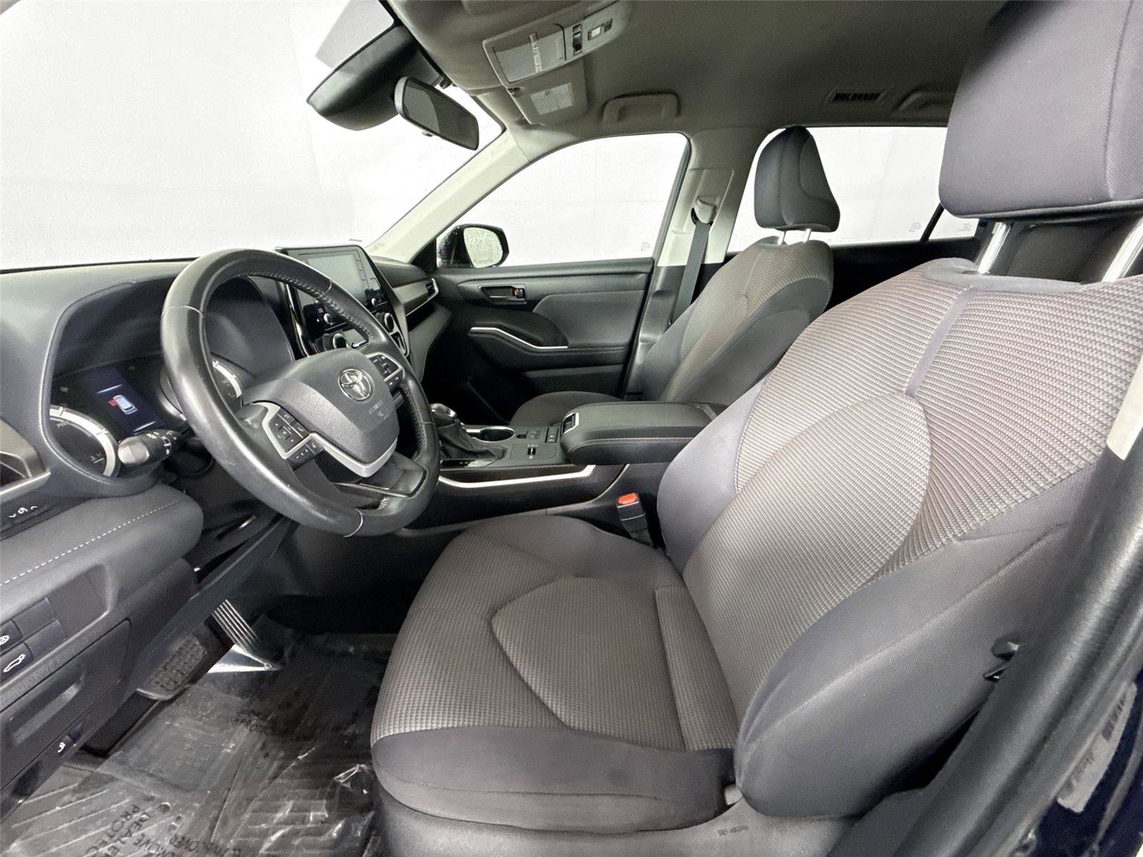 2022 Toyota Highlander LE