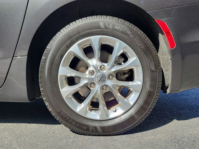 2021 Chrysler Pacifica Touring-L