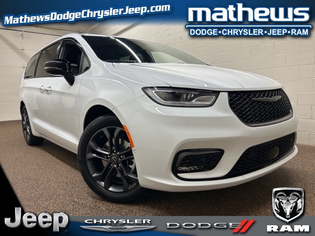 New 2026 Chrysler Pacifica Select