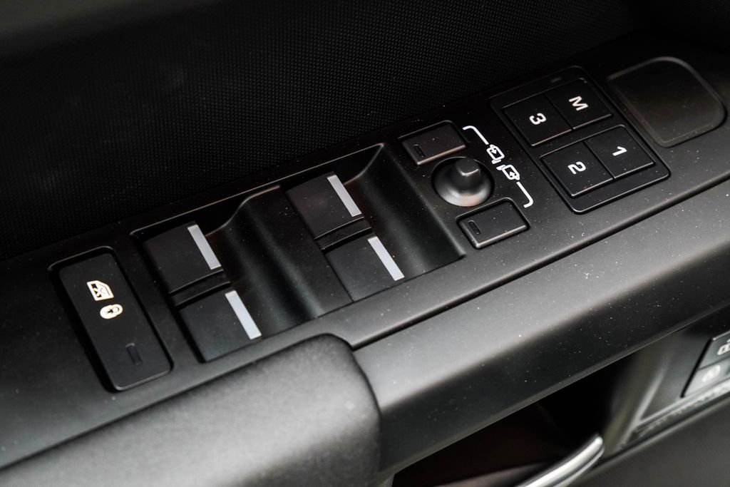 2025 Land Rover Defender 110 S