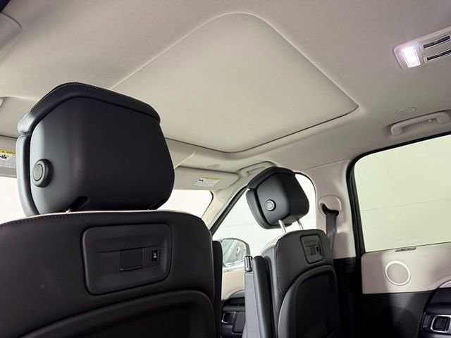 2025 Land Rover Discovery Dynamic SE