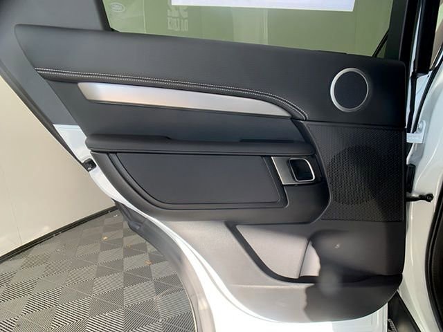 2025 Land Rover Discovery Dynamic SE