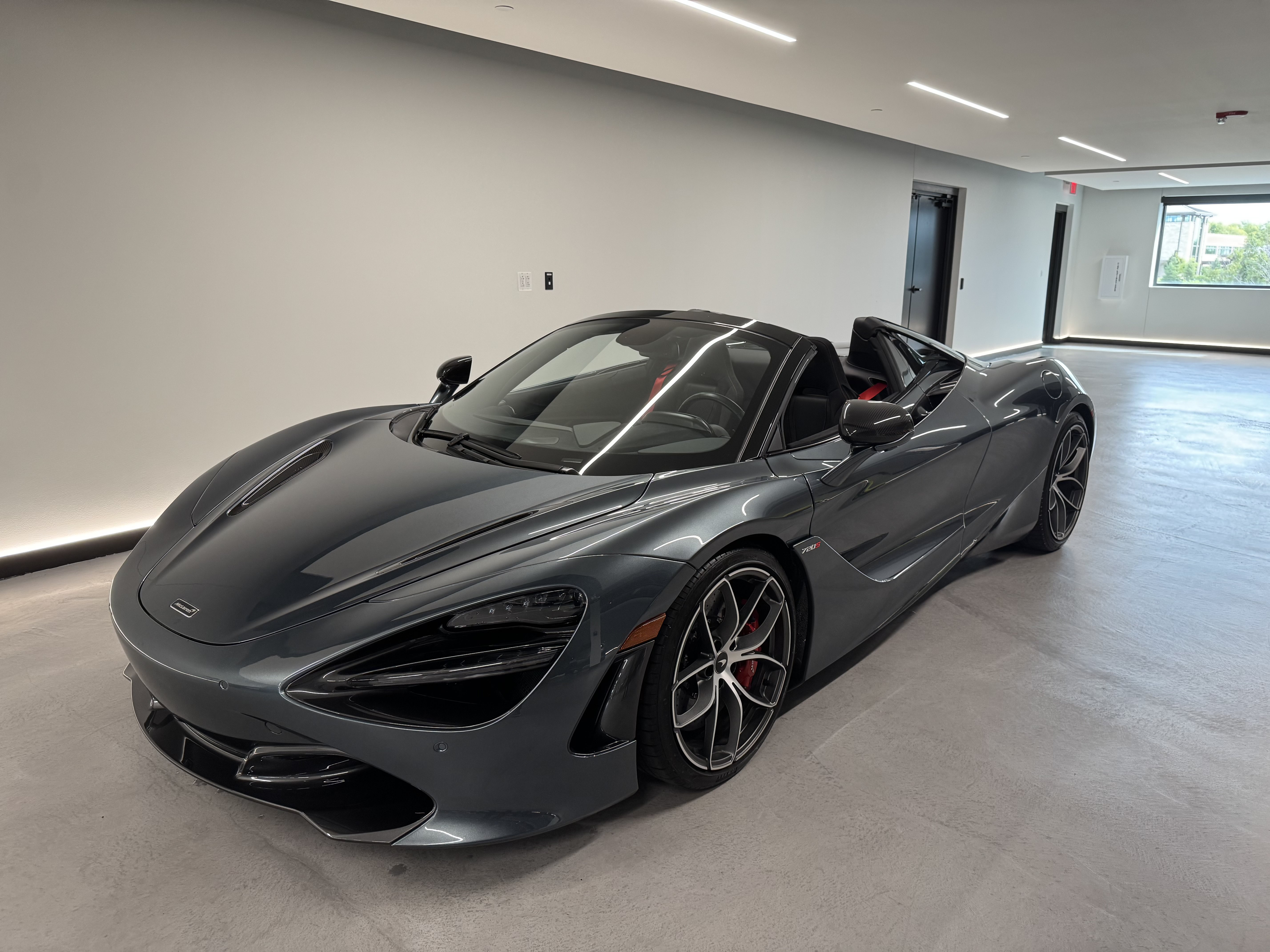 Used 2022 McLaren 720S Spider photo 16