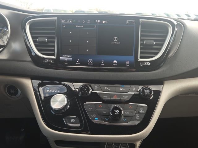 2023 Chrysler Pacifica Touring-L