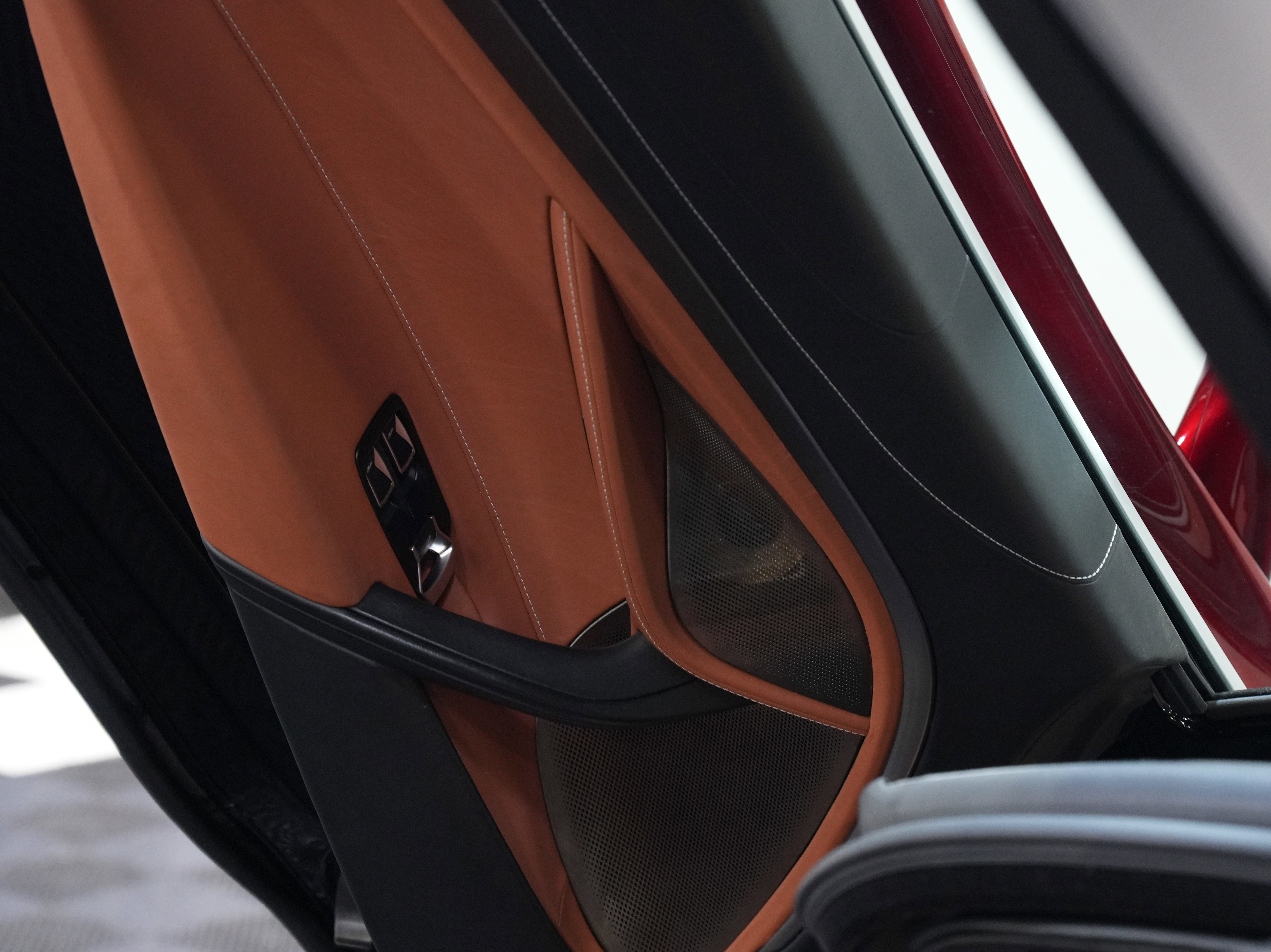 Used 2018 McLaren 720S photo 24