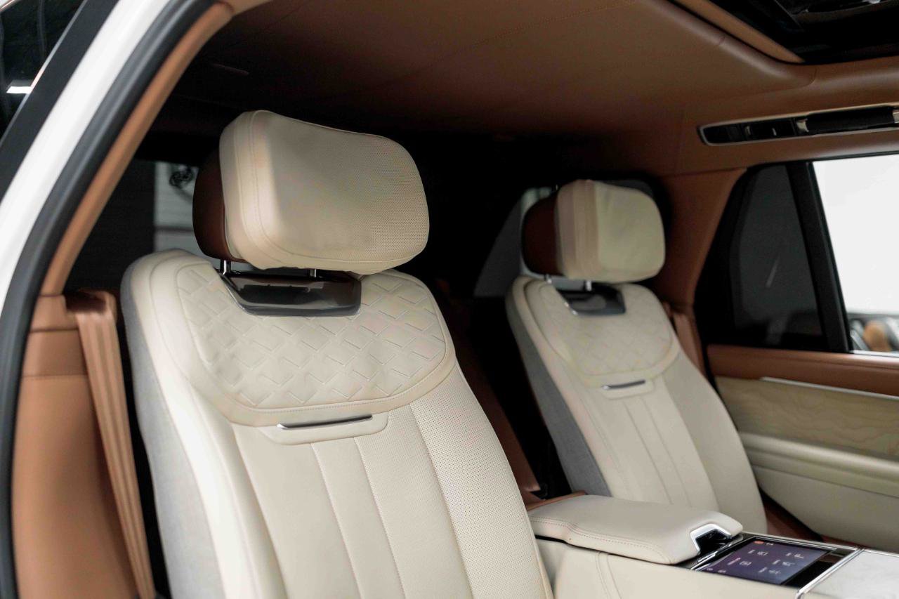 2024 Land Rover Range Rover SV