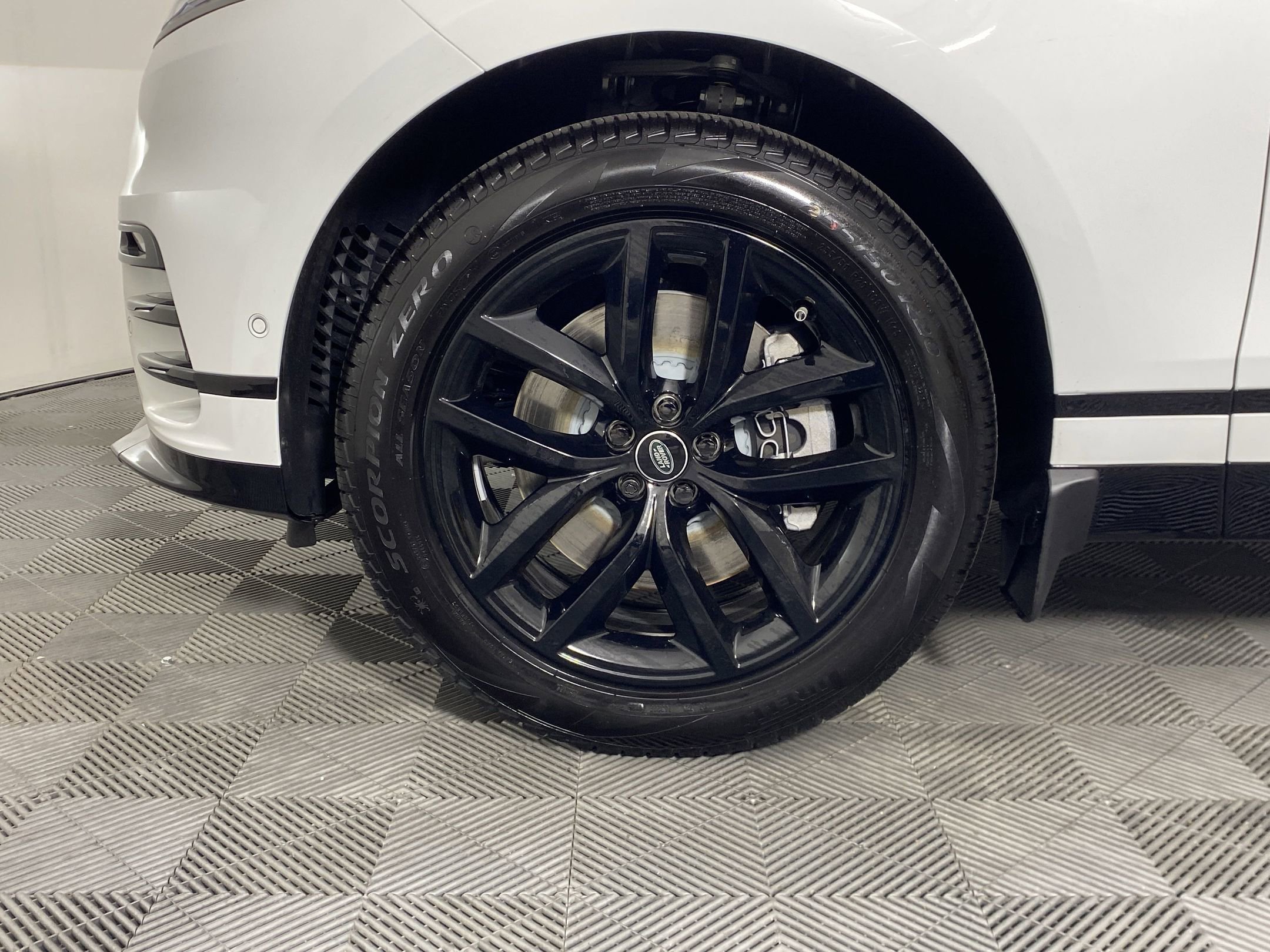 2026 Land Rover Range Rover Velar Dynamic SE