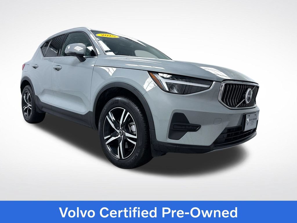 Used 2025 Volvo XC40 B5 Core