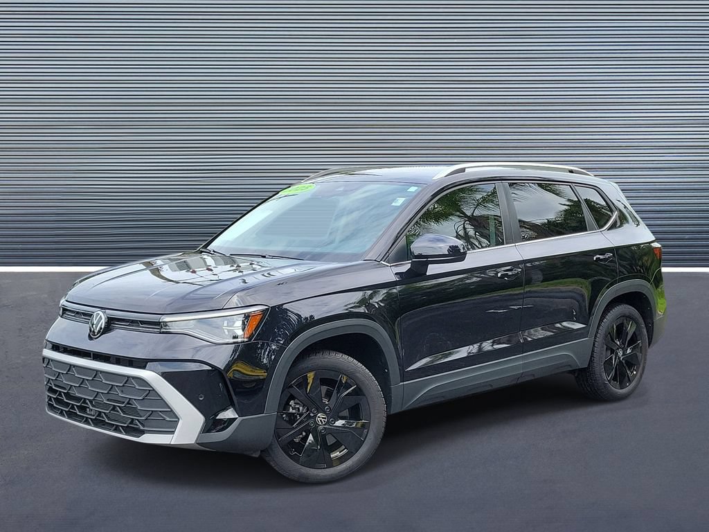 Used 2025 Volkswagen Taos SE w/ Black Wheel Package
