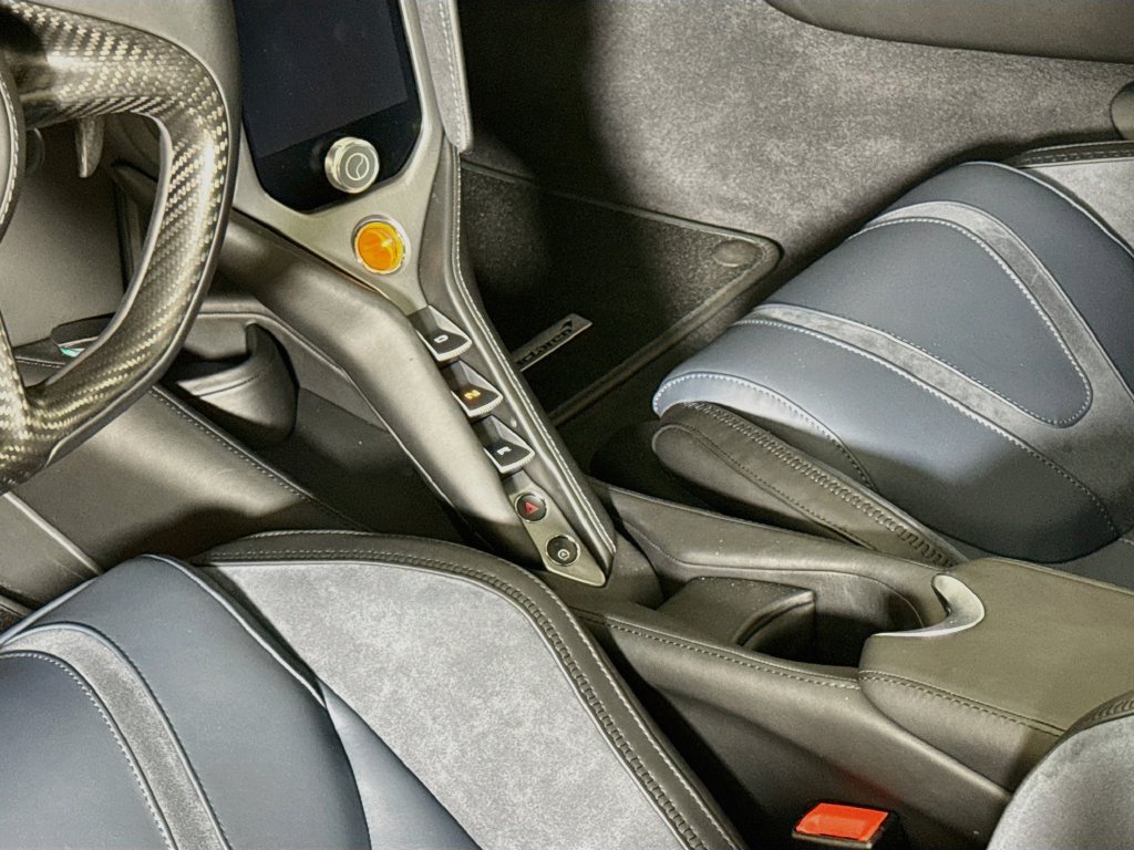 Used 2025 McLaren 750S photo 14