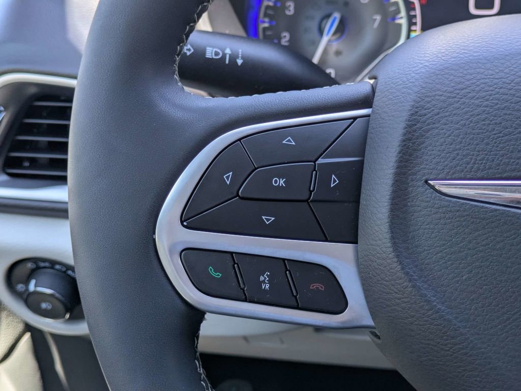 2022 Chrysler Pacifica Touring-L