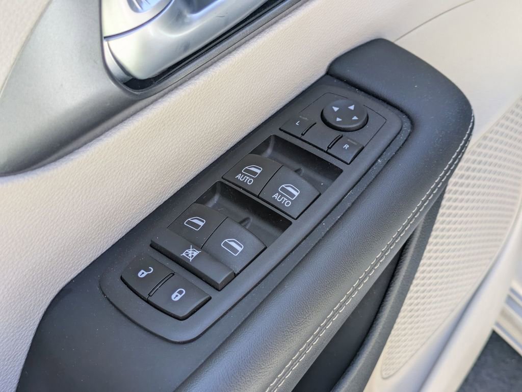 2024 Chrysler Pacifica Touring-L