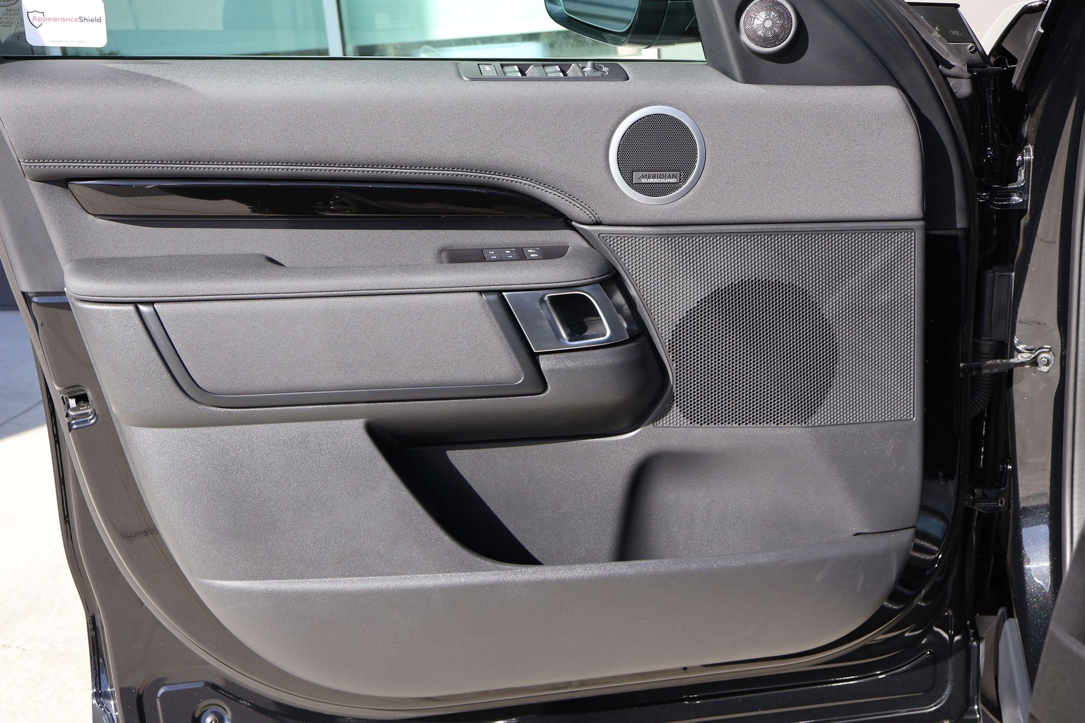 2025 Land Rover Discovery S