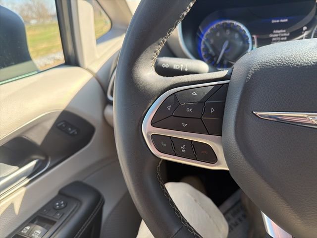 2023 Chrysler Pacifica Touring-L