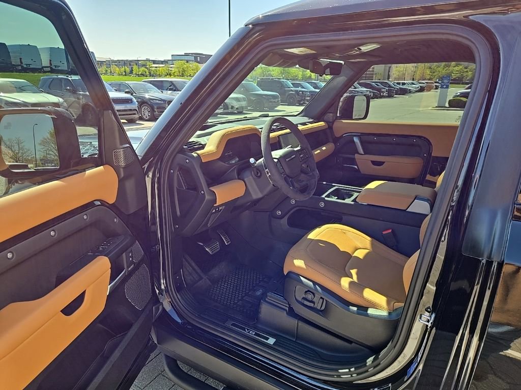 2024 Land Rover Defender 90 V8
