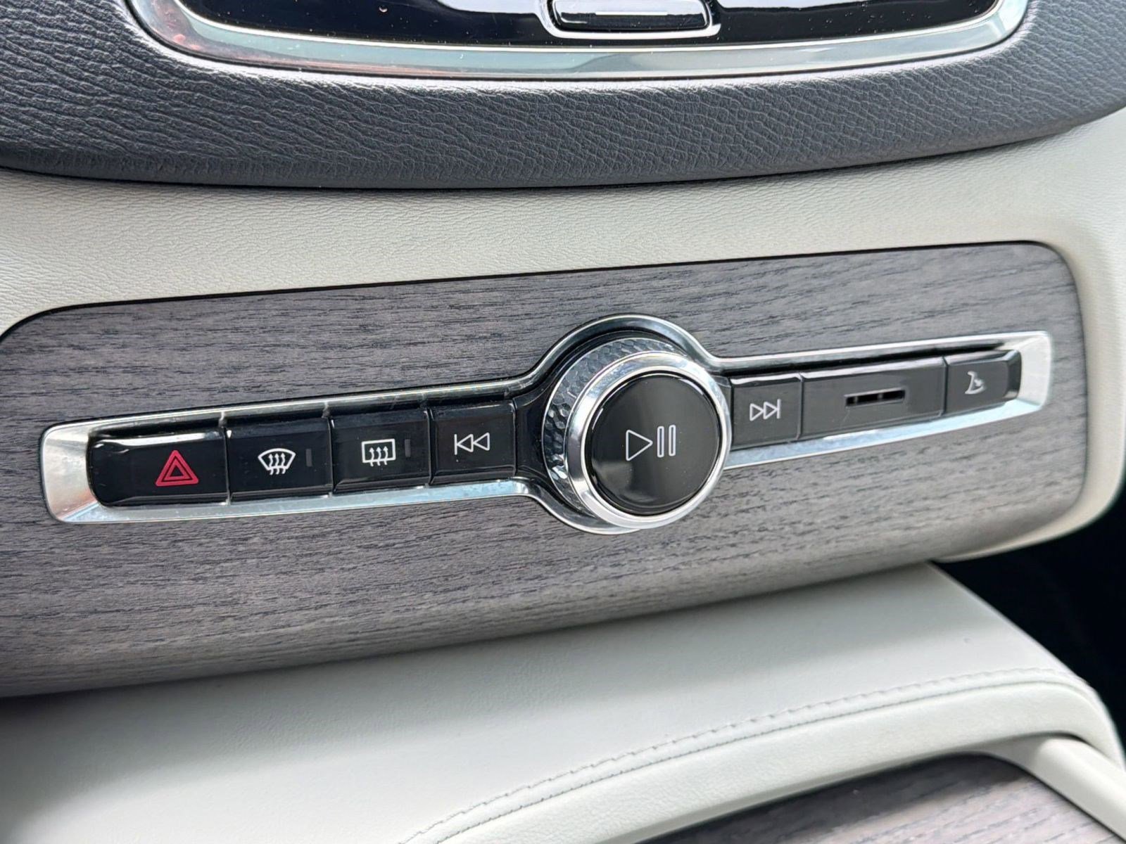 2023 Volvo Xc90 B6 Plus