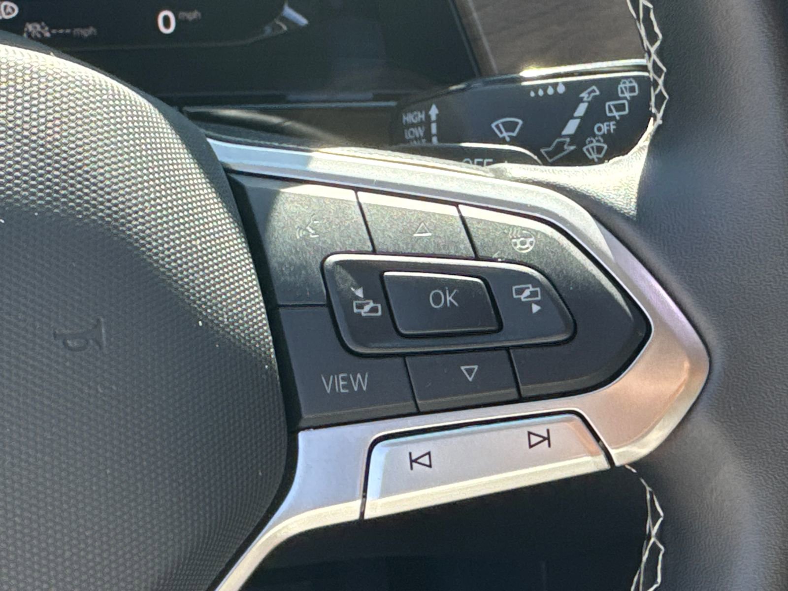 2025 Volkswagen Atlas SE