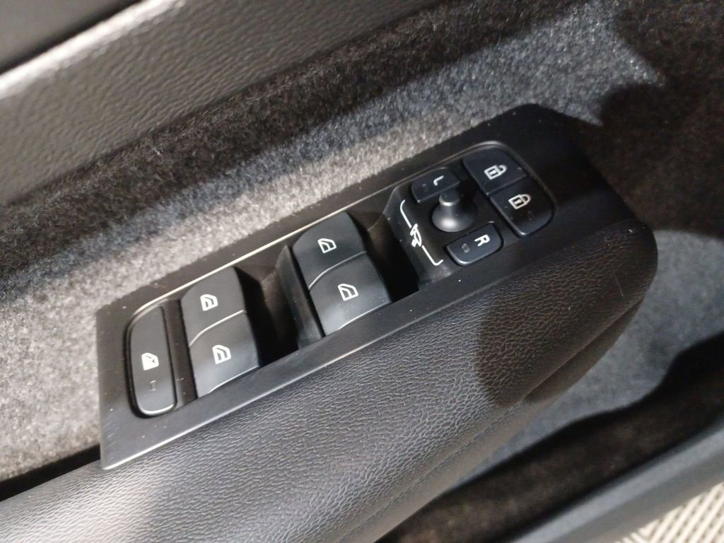 2022 Volvo Xc40 T5 R-Design