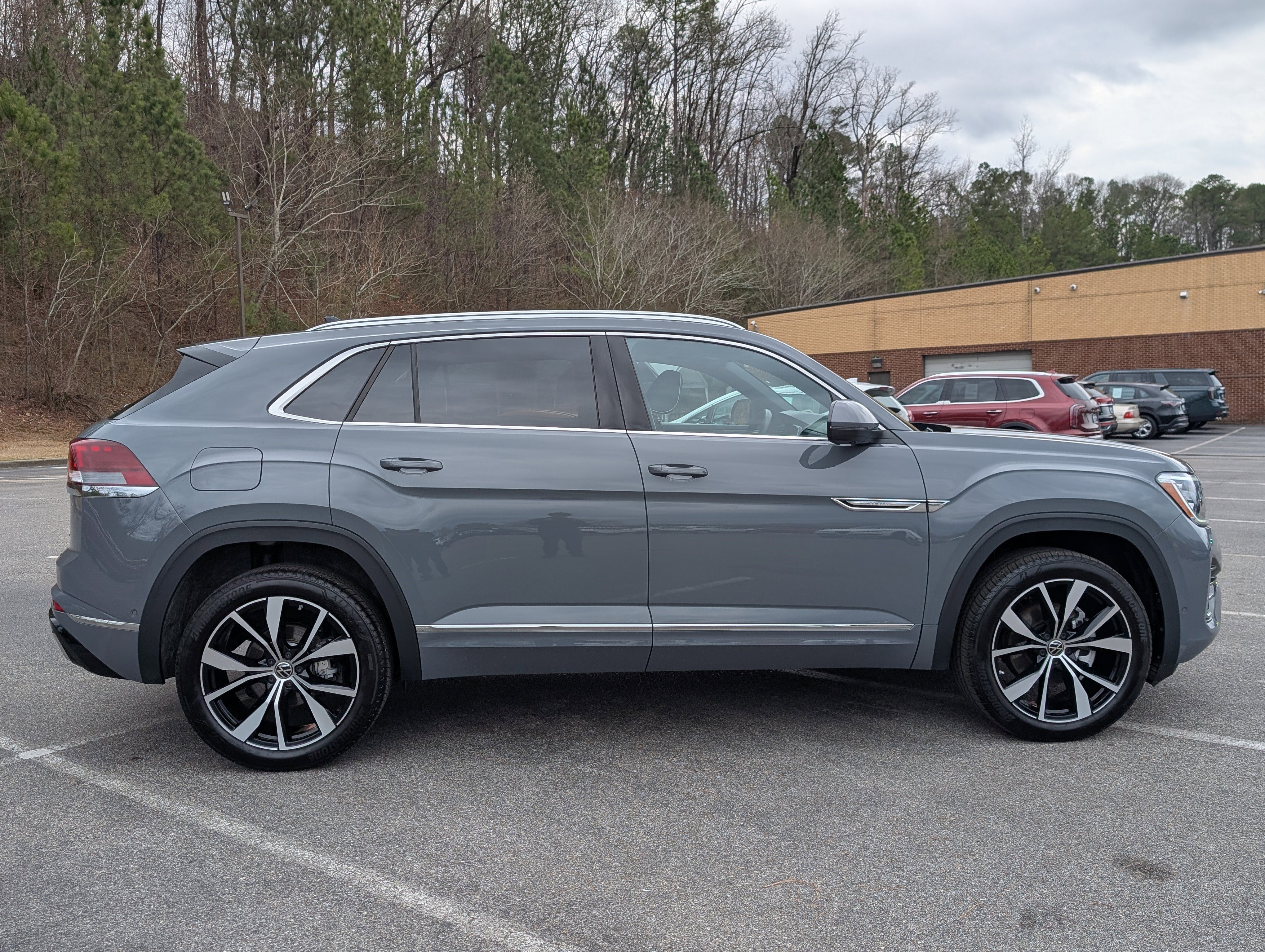 2025 Volkswagen Atlas Cross Sport SEL Premium R-Line