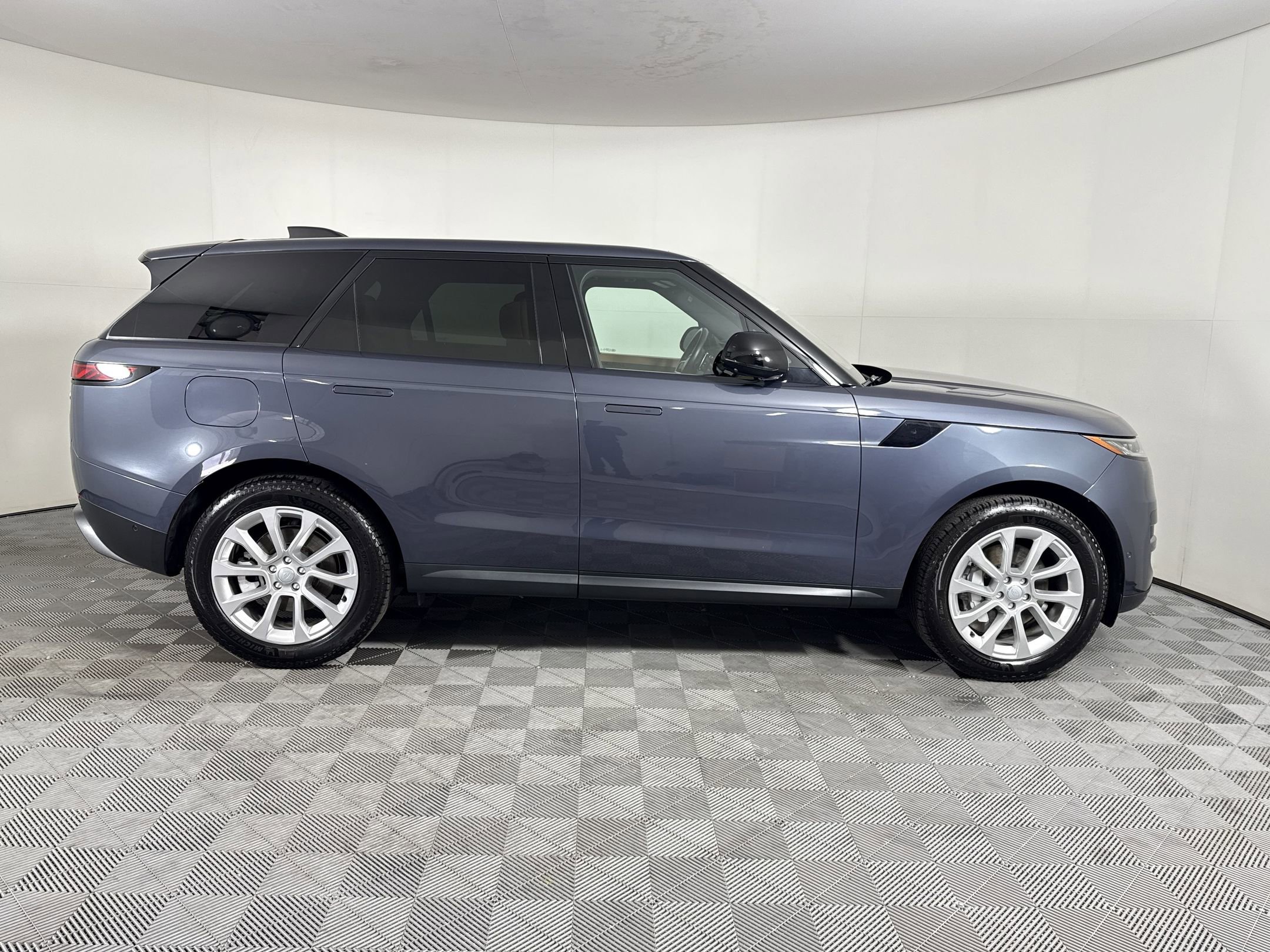 2023 Land Rover Range Rover Sport SE