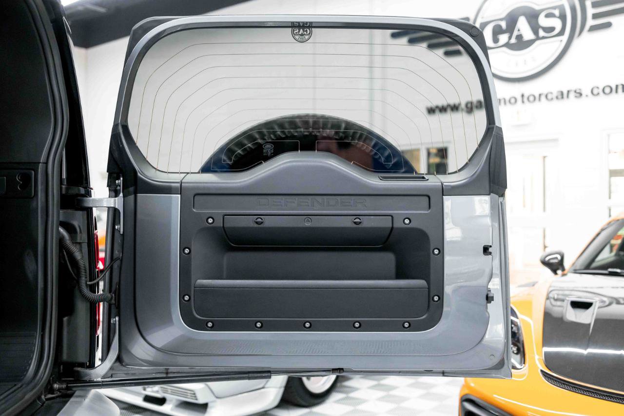 2023 Land Rover Defender 130 SE