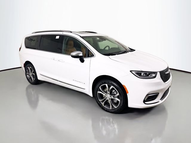 New 2026 Chrysler Pacifica Pinnacle w/ Trailer Tow Group