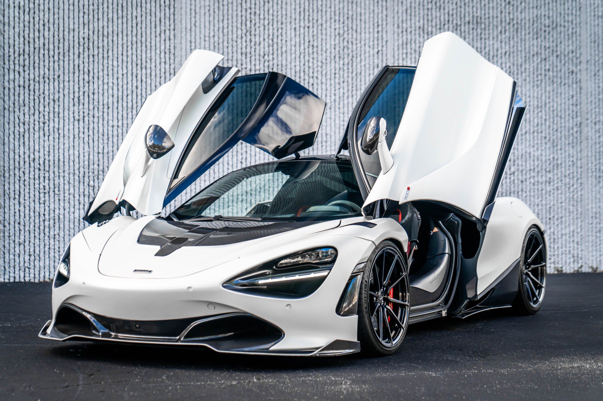 Used 2018 McLaren 720S Performance photo 37