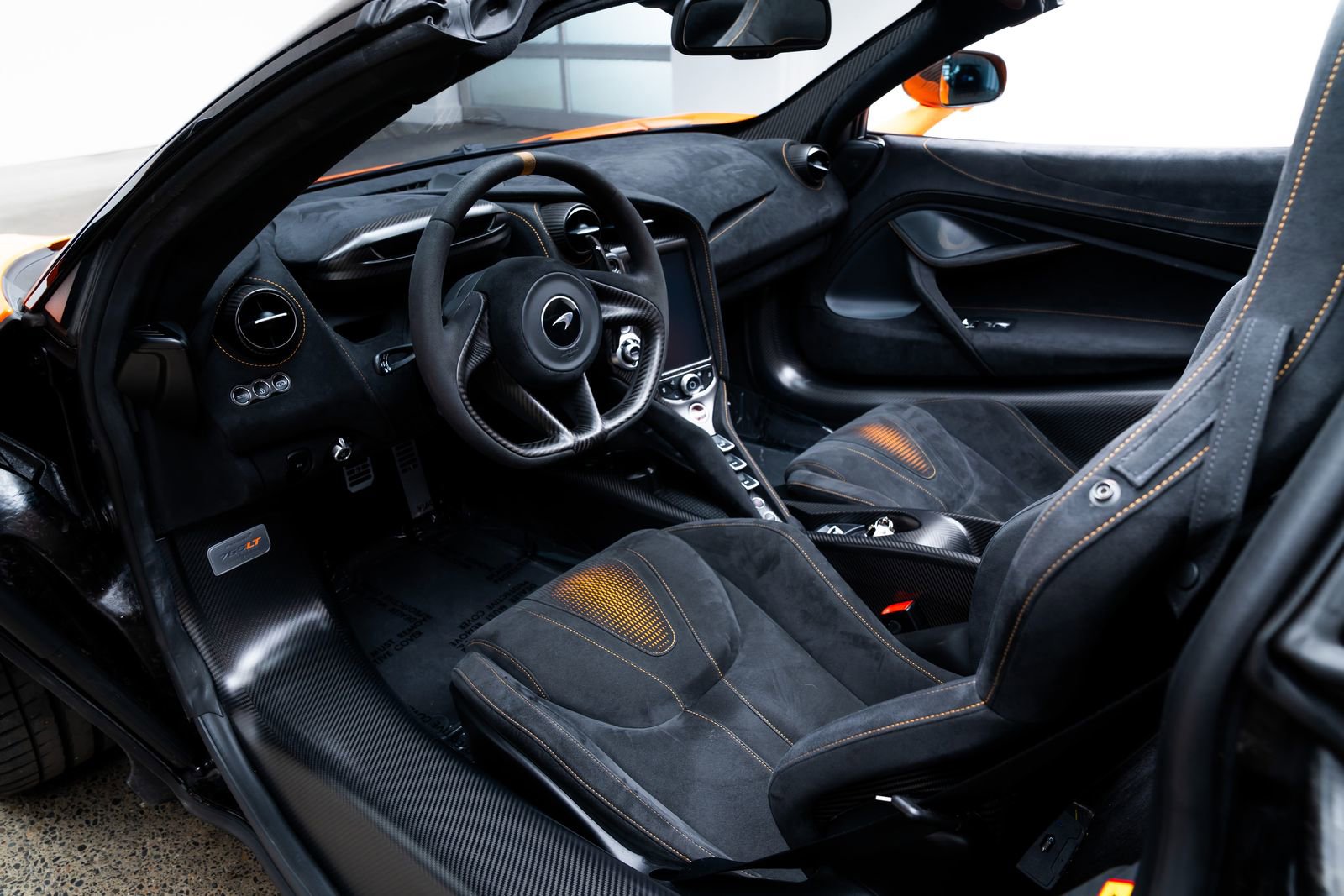Used 2022 McLaren 765LT photo 12
