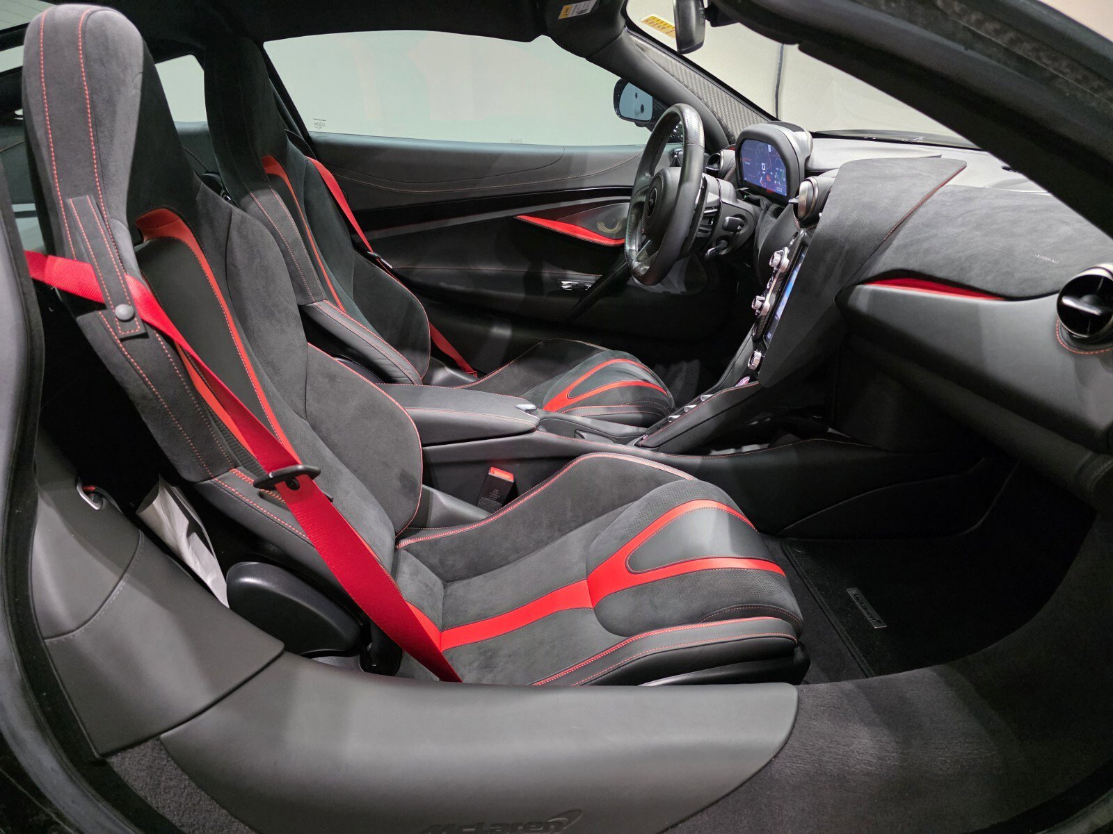 Used 2022 McLaren 720S Performance photo 17