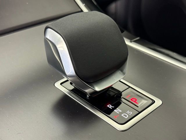 2026 Land Rover Range Rover Velar Dynamic SE