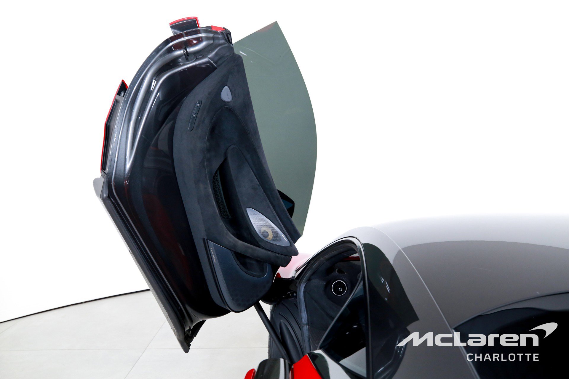 Used 2019 McLaren 600LT photo 11
