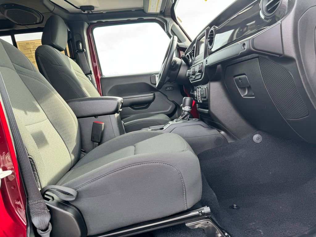 2022 Jeep Gladiator Sport