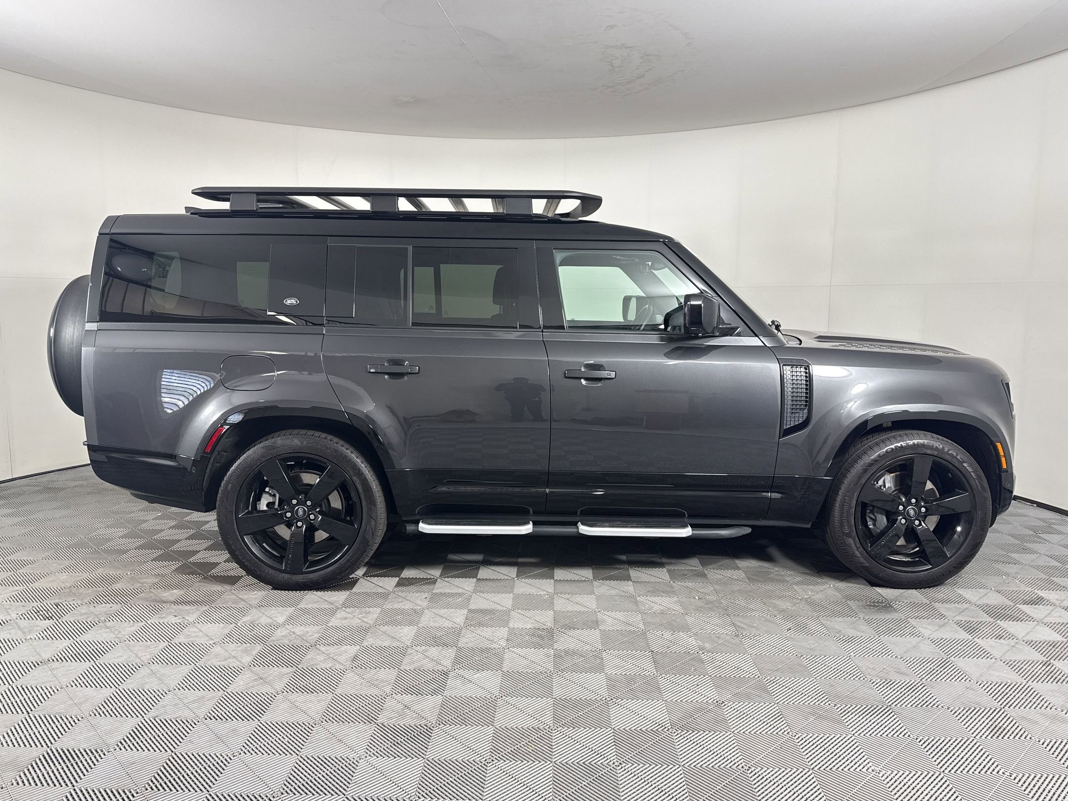 2023 Land Rover Defender 130 X-Dynamic SE