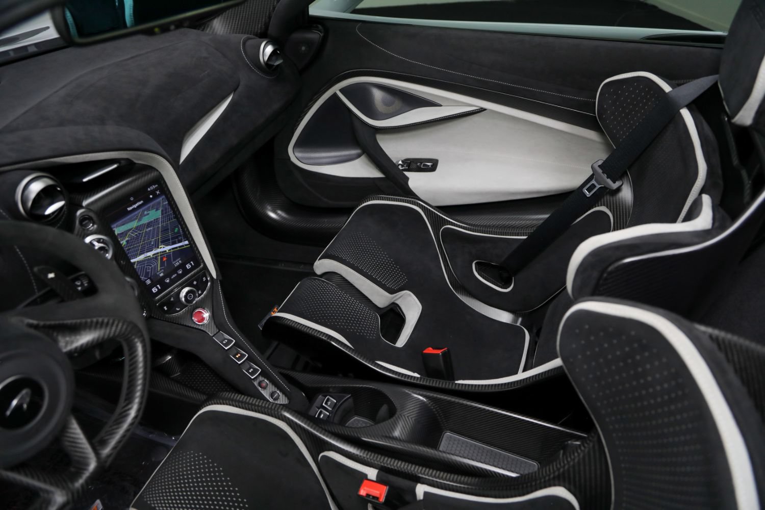 Used 2022 McLaren 765LT photo 47