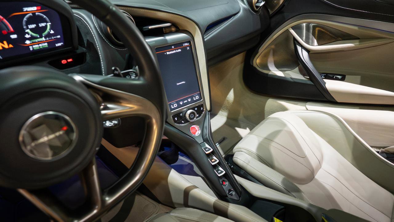 Used 2018 McLaren 720S Luxury photo 17