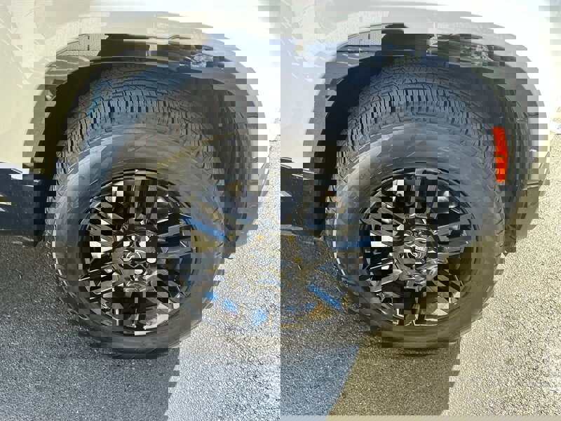 2023 Land Rover Defender 130 X-Dynamic SE