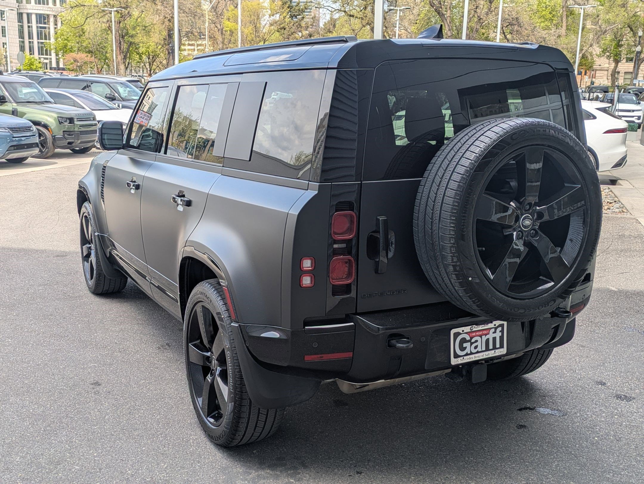 2025 Land Rover Defender 110 X-Dynamic SE