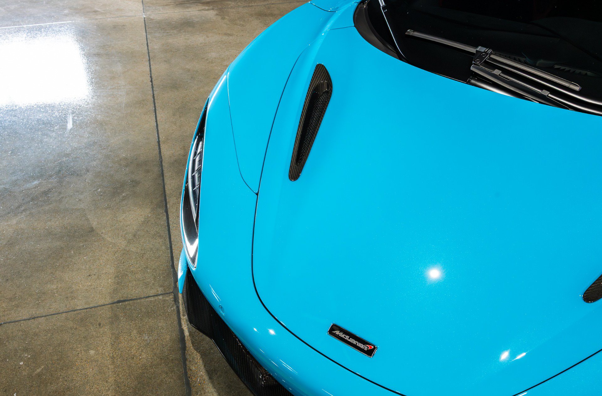 Used 2018 McLaren 720S Performance photo 18