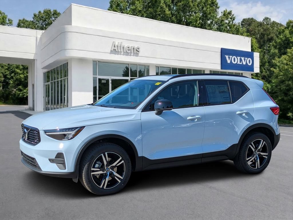 Used 2026 Volvo XC40 B5 Core
