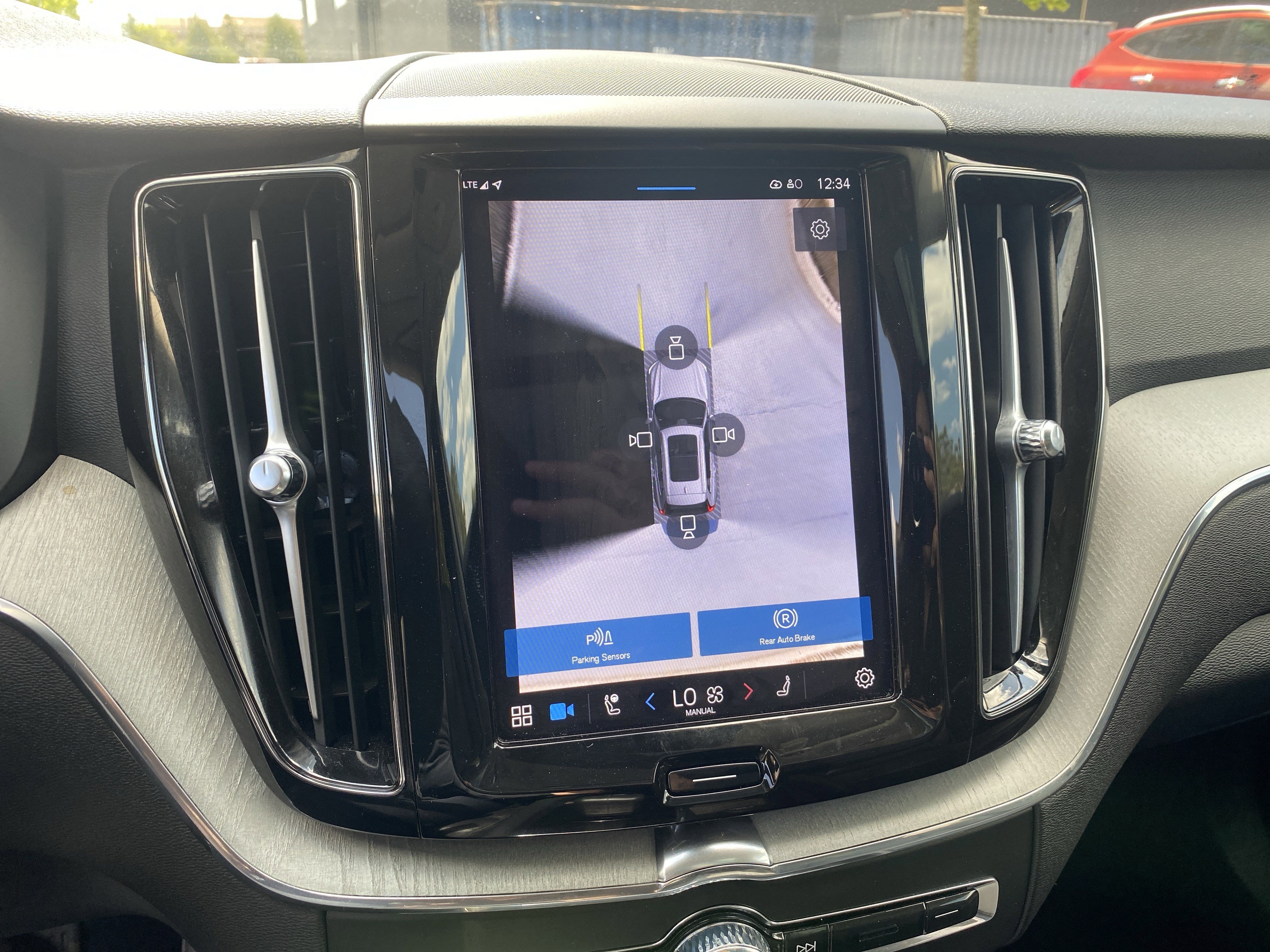 2025 Volvo XC60 B5 Plus