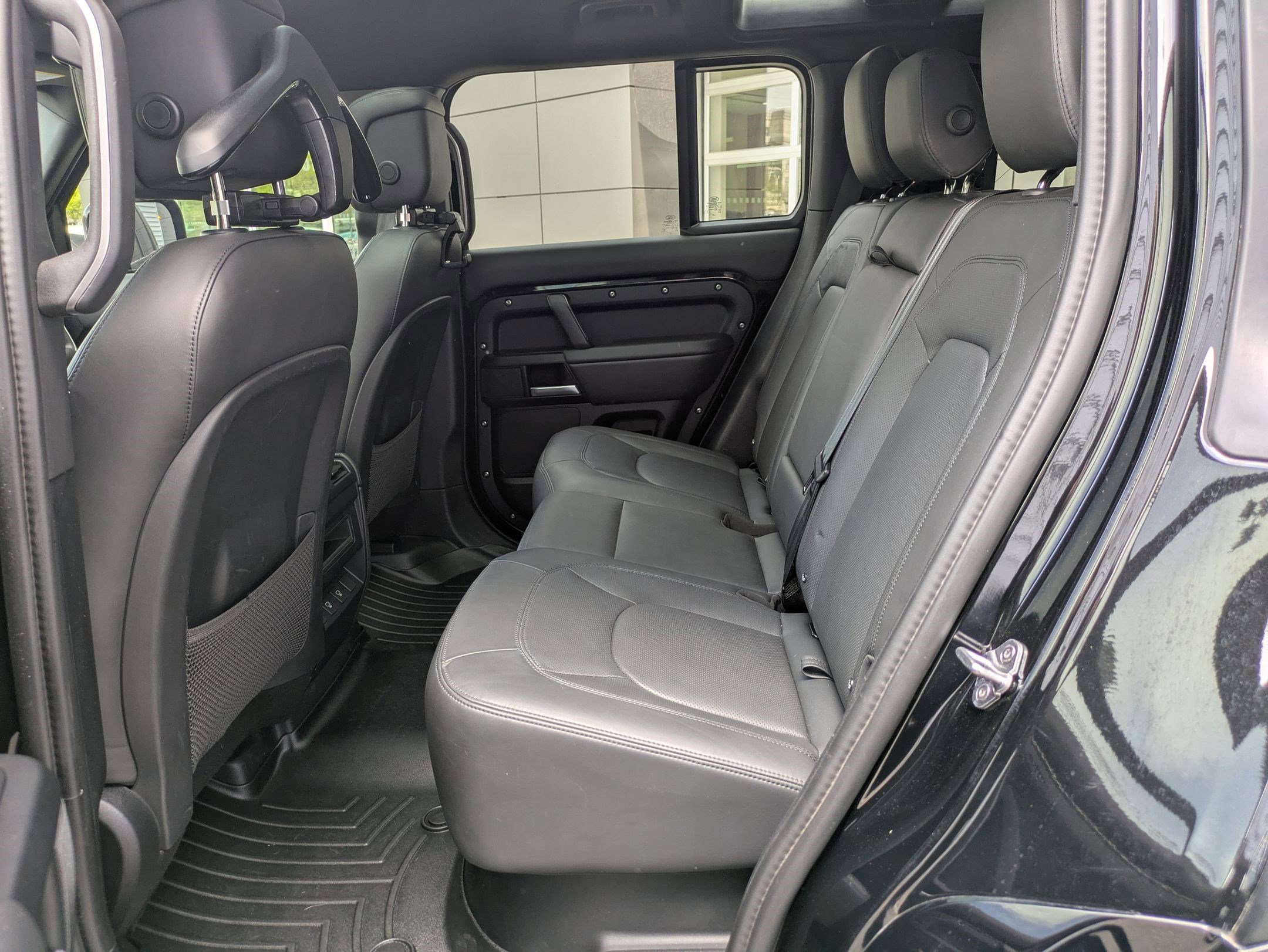 2025 Land Rover Defender 110 X-Dynamic SE