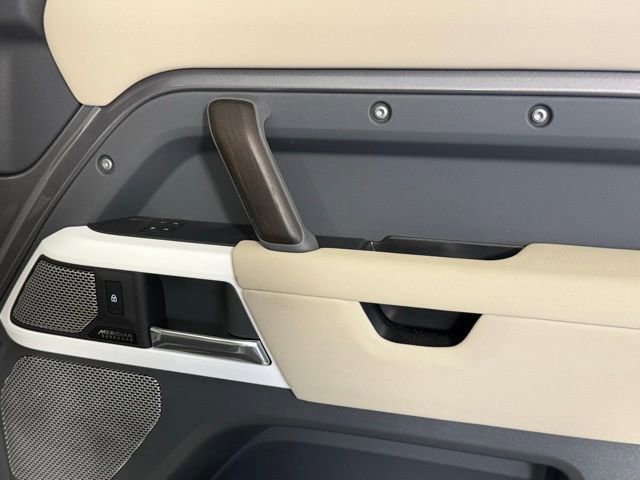 2023 Land Rover Defender 130 SE