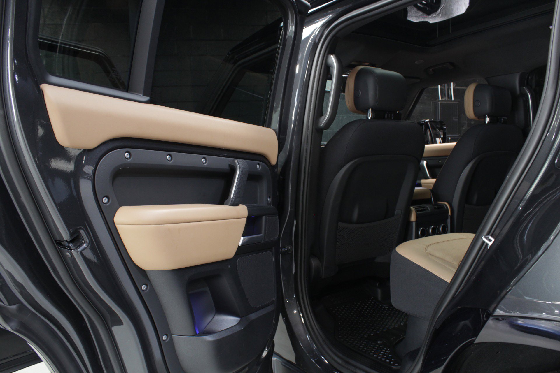 2025 Land Rover Defender 110 V8